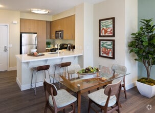Building Photo - Avalon Vista