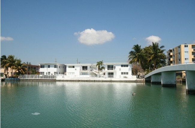 Building Photo - 8035-8045 Crespi Blvd