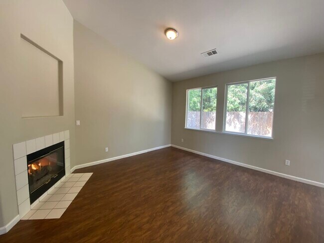 Building Photo - 4038 Moraine Ct