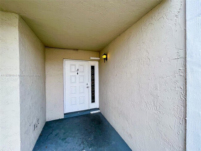 Foto del edificio - 1055 N Franklin Ave