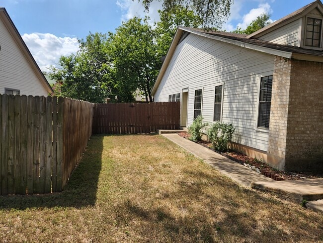 Building Photo - 8811 Clearbrook Trl