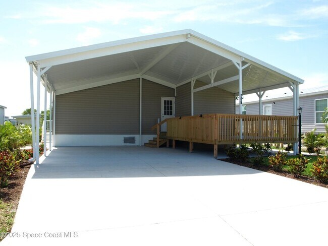 Foto del edificio - 709 Lark Dr