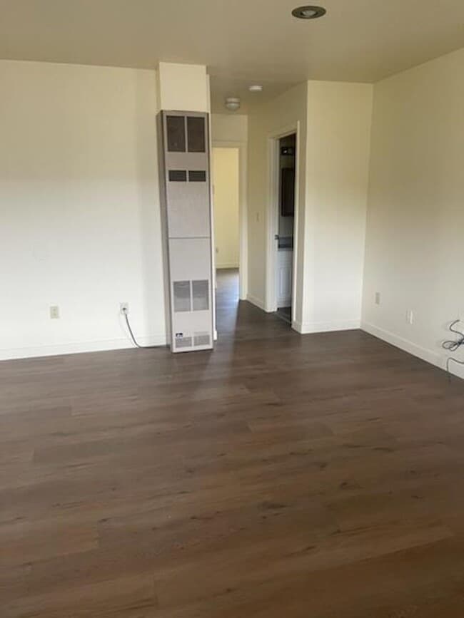 Building Photo - 454U