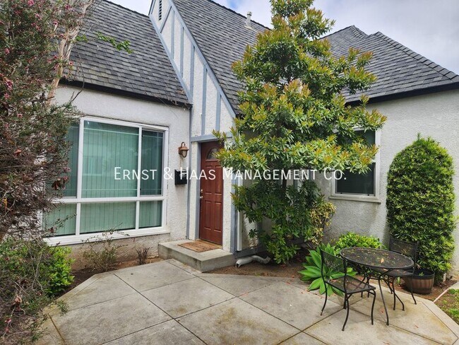 Building Photo - Beautiful Tudor Duplex Home in a Prime Rec...