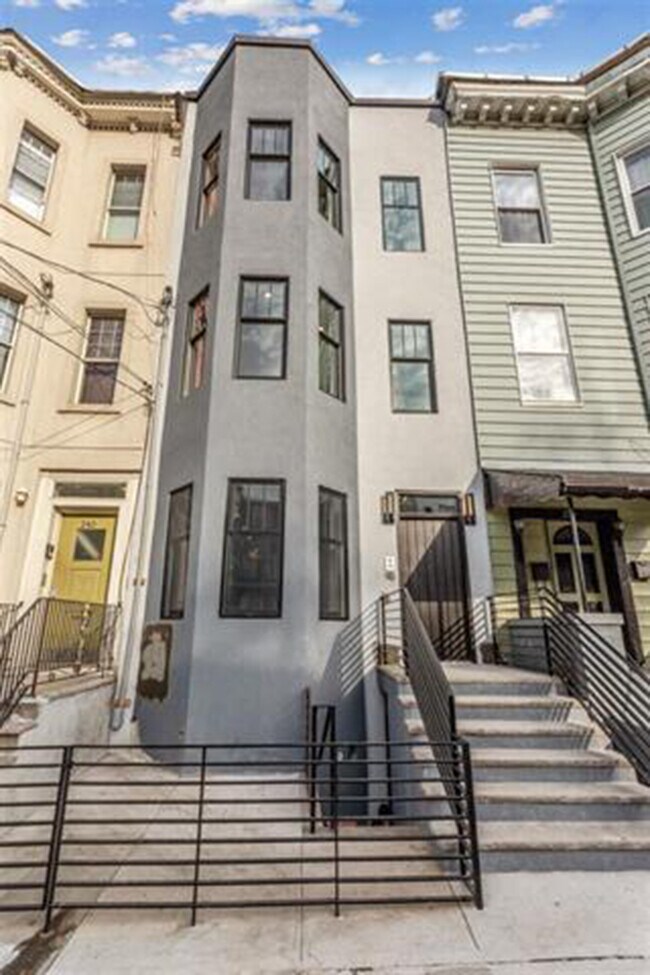 Foto del edificio - 238 Palisade Ave