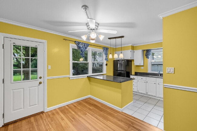 Convenient, Spacious and Affordable 4BR ho... - Convenient, Spacious and Affordable 4BR ho... Apartment
