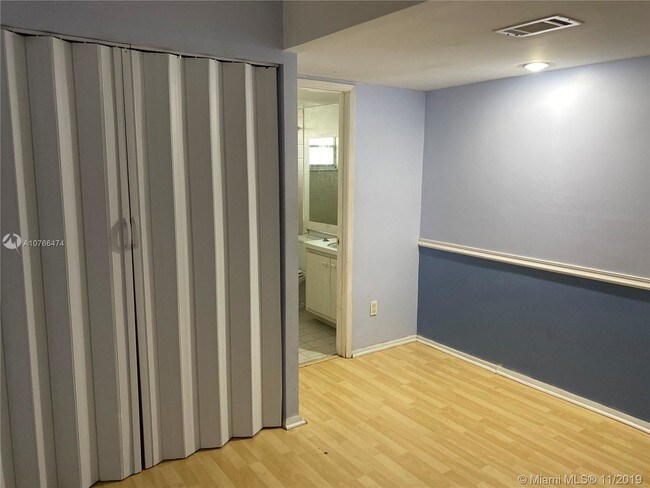 Foto del edificio - 950 Hillcrest Dr