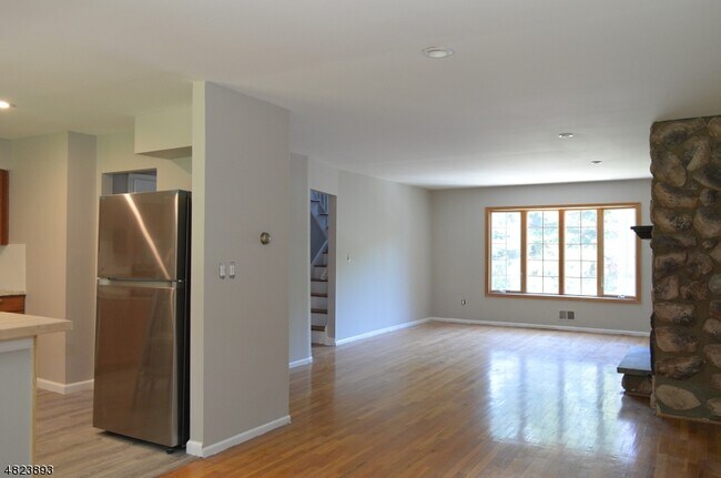 Building Photo - 89 Forsythia Ln