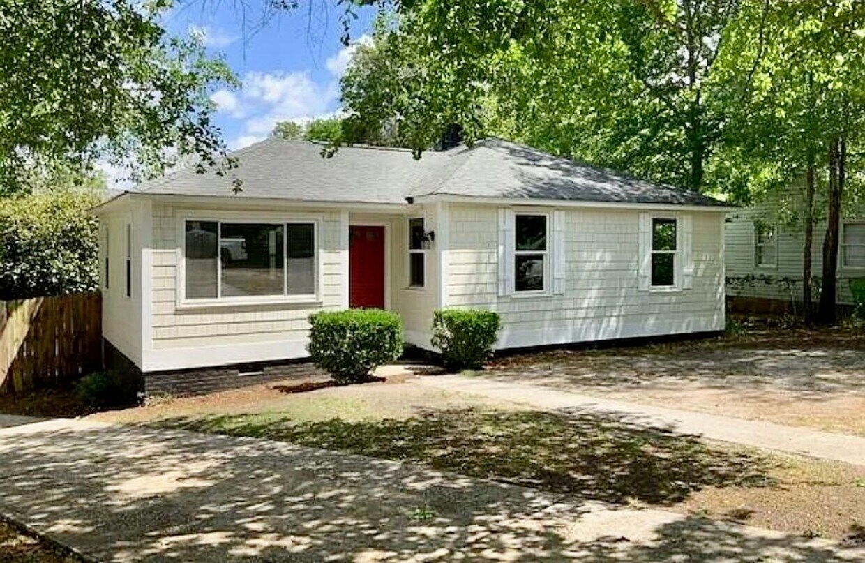 Primary Photo - Adorable 3BR Rosewood Rental with Dreamy P...