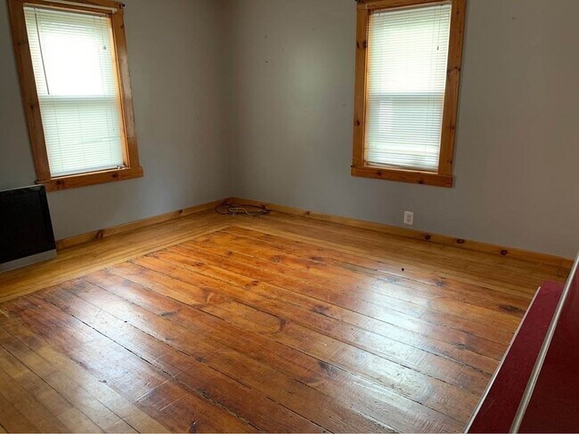 Building Photo - 19 2nd St