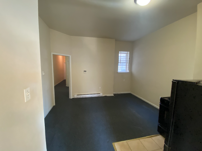 Building Photo - 1605 W Diamond St