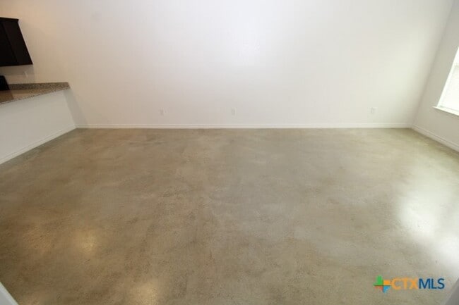 Building Photo - 514 Lost Trl