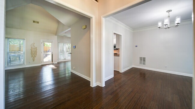 Foto del edificio - 680 Evening Pine Ln