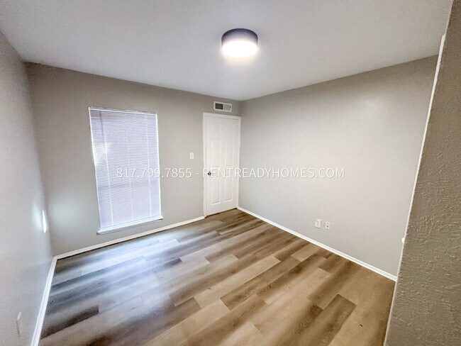 Foto del edificio - 9407 Gonzales Dr