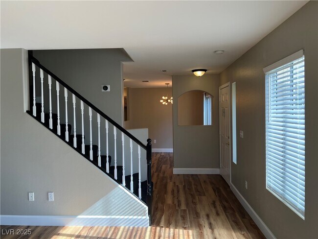 Building Photo - 910 Elegant Coral Ave