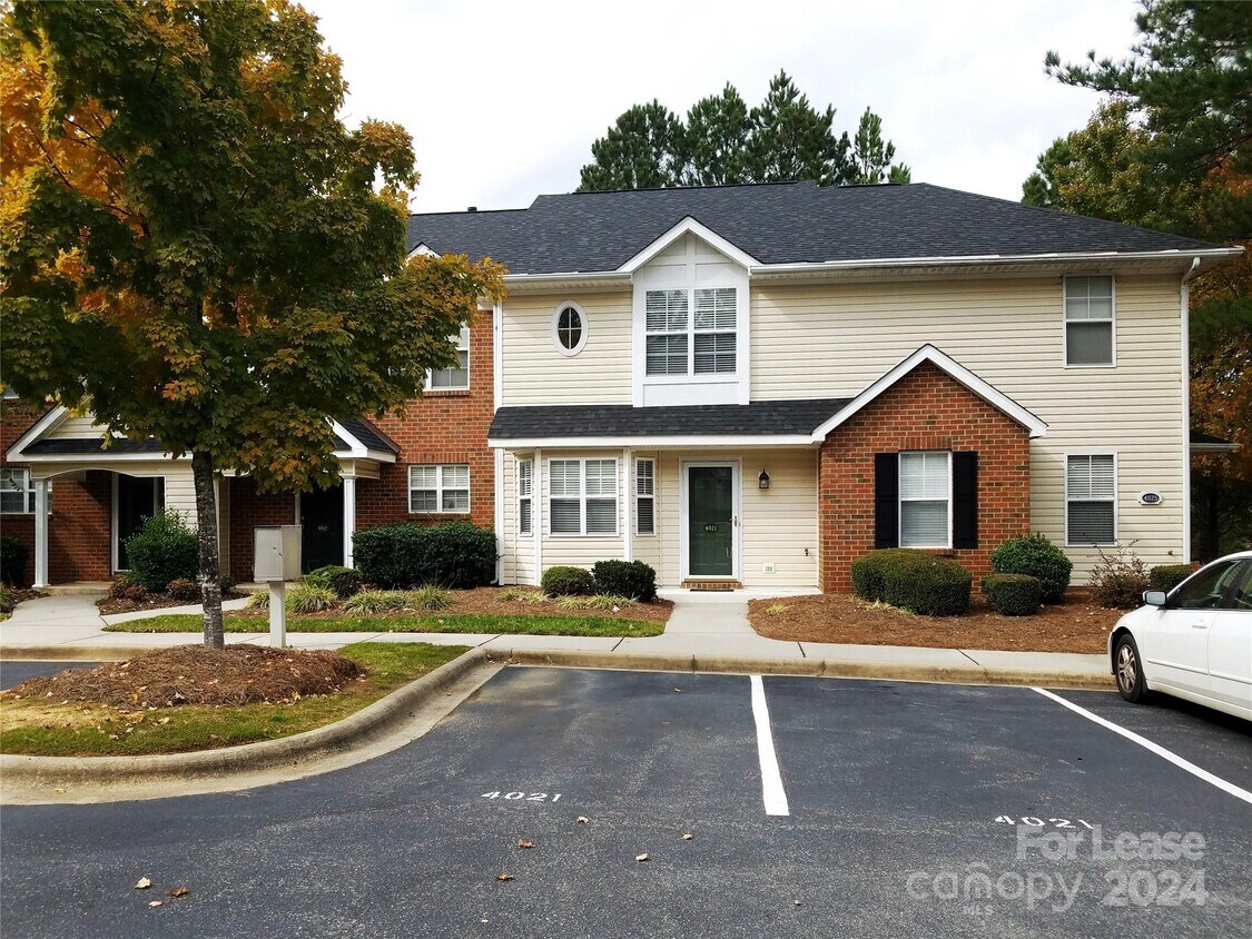Primary Photo - 4021 Melrose Club Dr
