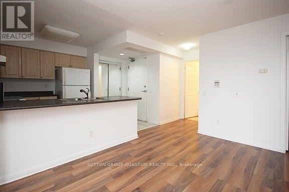Photo du bâtiment - 153-2153 Beecroft Rd