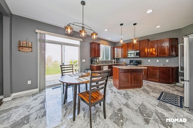 Foto del edificio - 2638 Hazelnut Ct