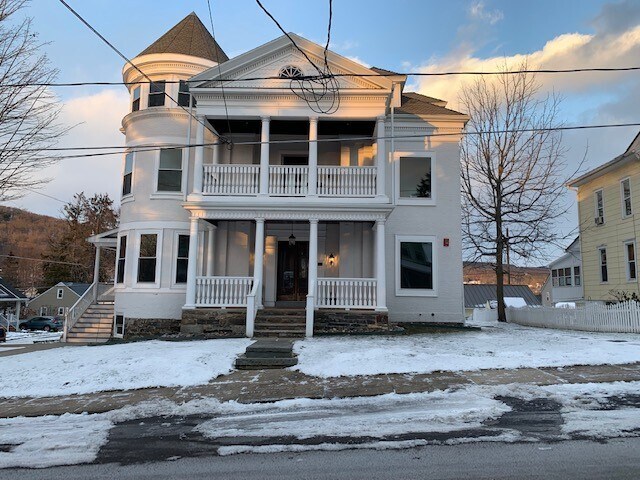 Building Photo - 203 W Market St