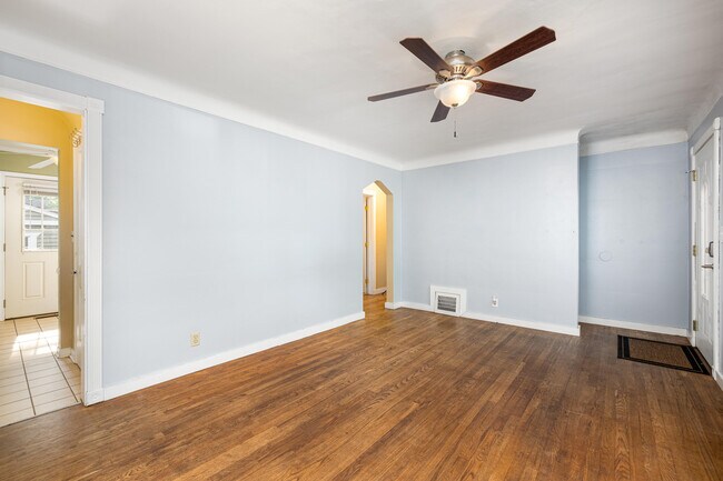 Foto del edificio - 708 Dwight St