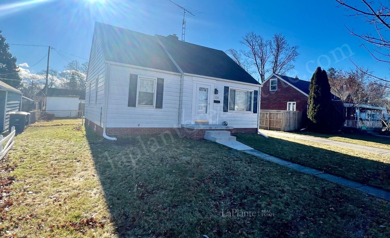 Primary Photo - Cute South Toledo Home for Rent