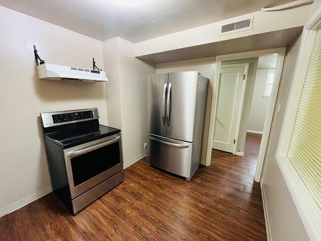 Building Photo - 515 Avenue C