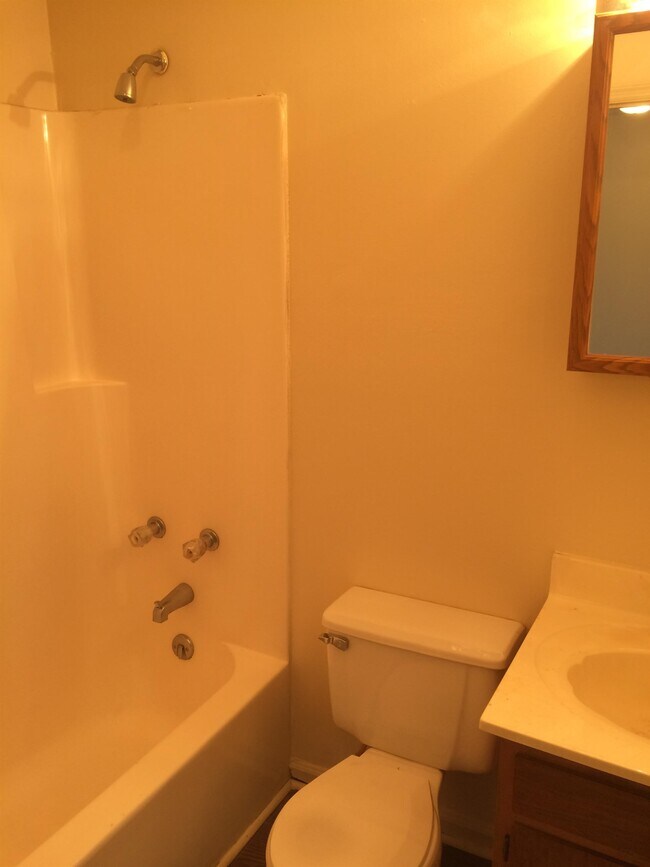 Foto del edificio - 1516 E Irvine St