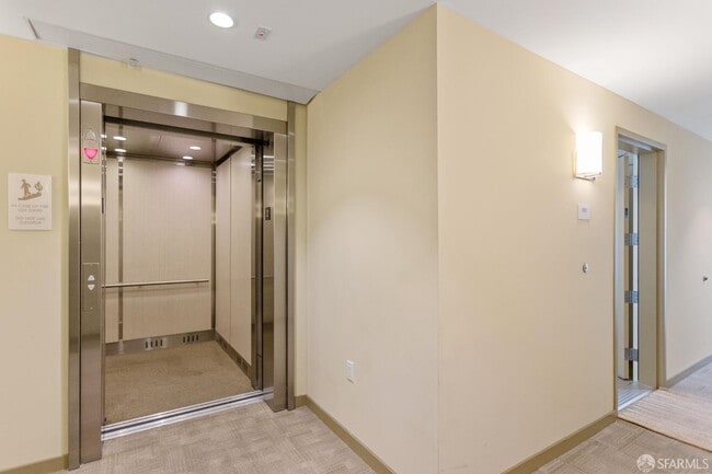 Building Photo - 10 Innes Ct