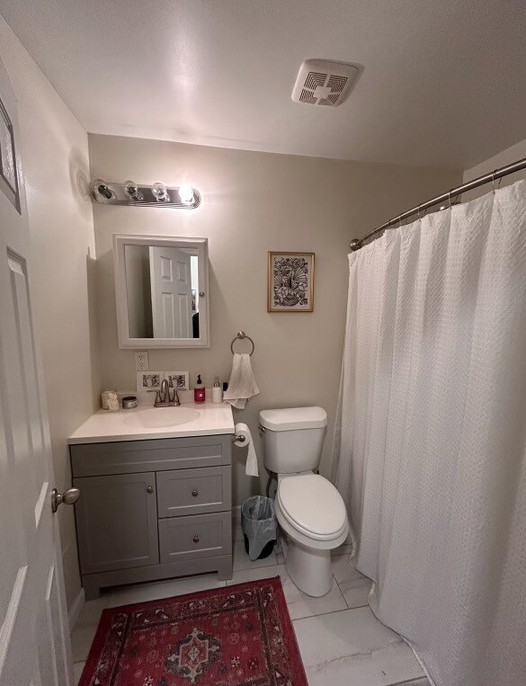 Guest bath - 1808 N Streamline Dr