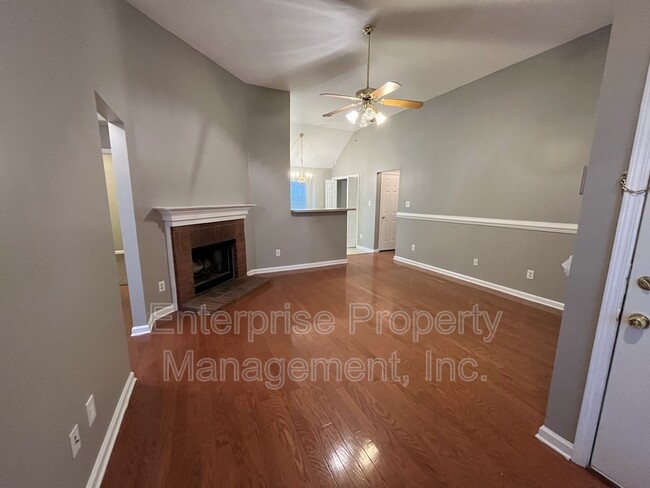 Foto del edificio - 3783 Walden Meadow Dr