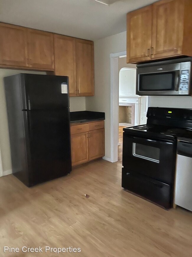 Building Photo - 3 br, 1.5 bath House - 3658 Bainbridge