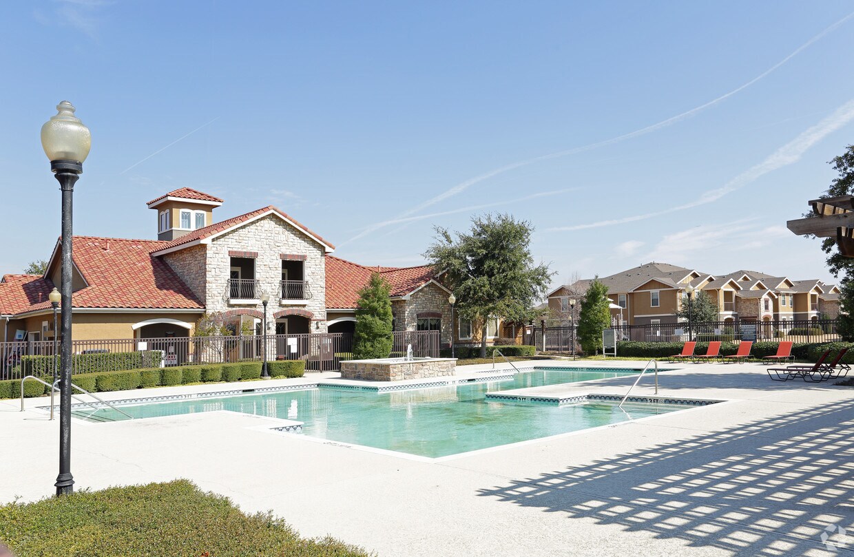 Rosemont at Mayfield Villas Apartments in Arlington, TX