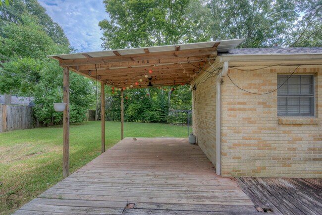 Foto del edificio - 316 Elmwood Cir