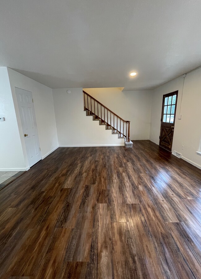 Building Photo - 3038 Westfield Dr