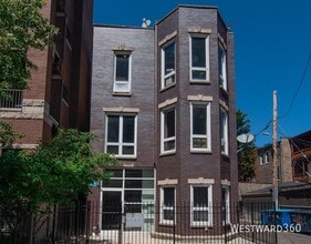 Building Photo - 1114 W Hubbard St