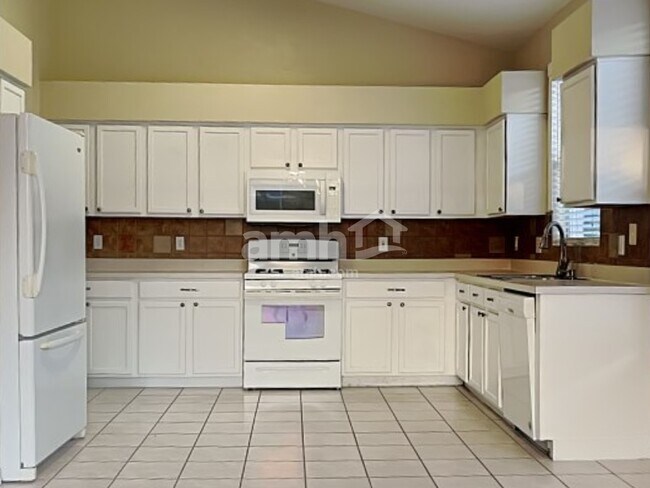 Building Photo - 1913 Sedgefield St