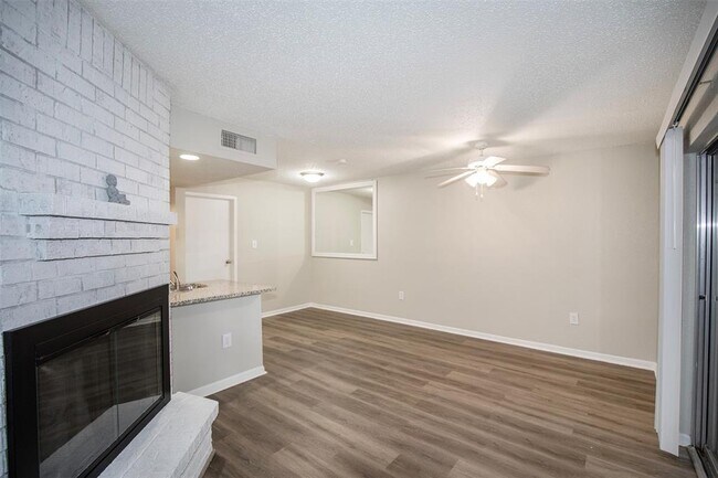 Building Photo - 260 El Dorado Blvd