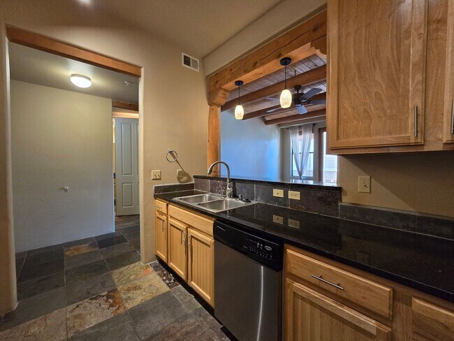 Building Photo - 1405 Vegas Verdes Dr