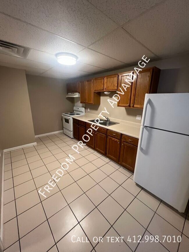 Building Photo - 121 Apple Wy
