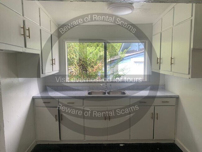 Foto del edificio - 1325 Sloan Ave