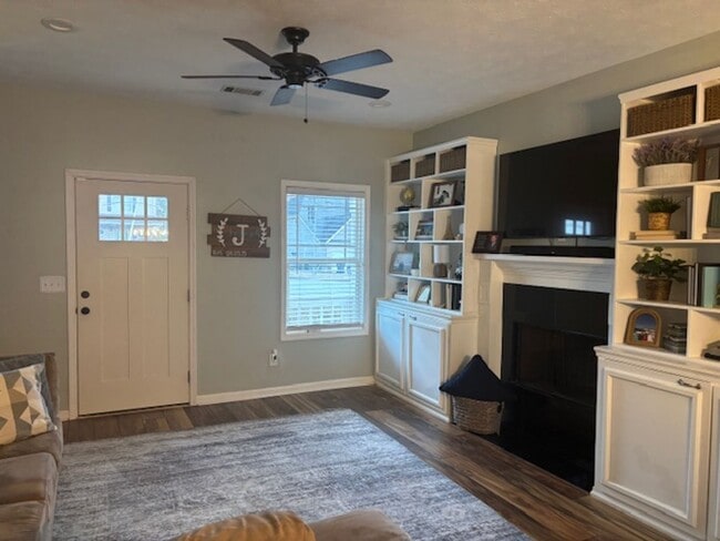 Building Photo - Beautiful Home in Phenix City