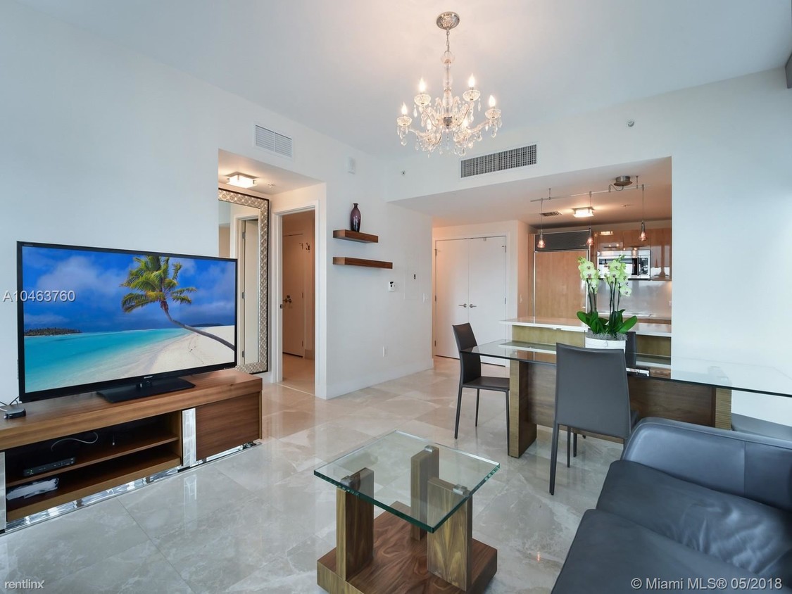 Primary Photo - 6899 Collins Ave