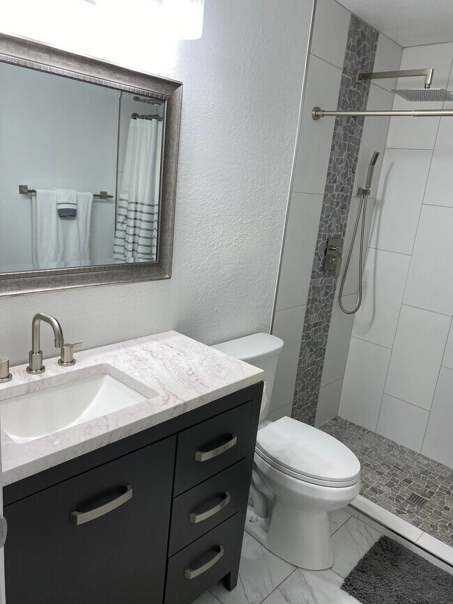 Master Bath - 485 SW Bayshore Dr