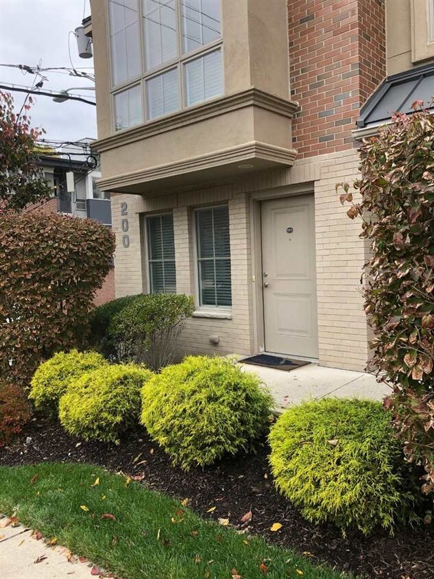 Foto principal - 200 Laird Ave
