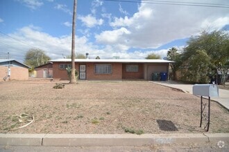 Building Photo - 2012 N Cloverland Ave