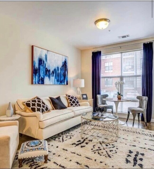 Foto del edificio - 375 Acorn Dr