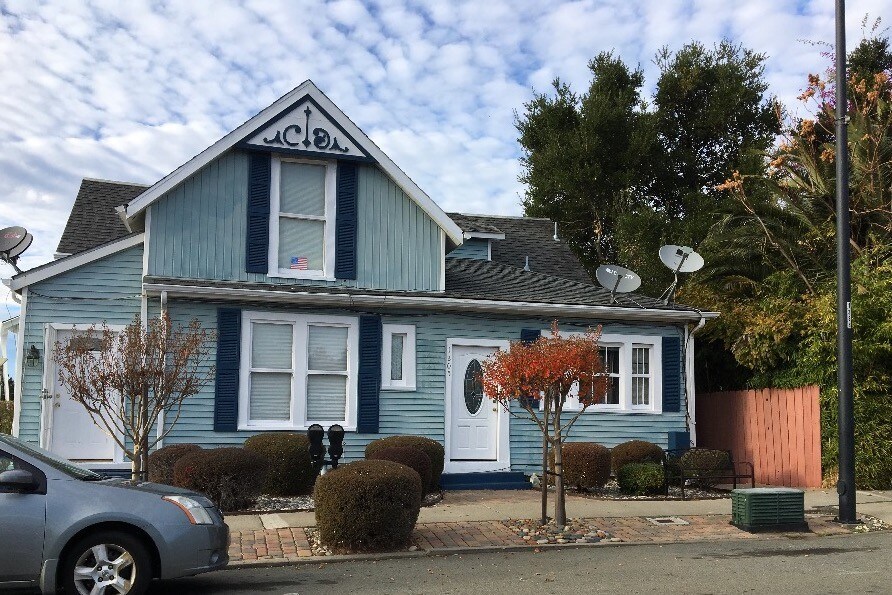 Primary Photo - 1203 Escobar St