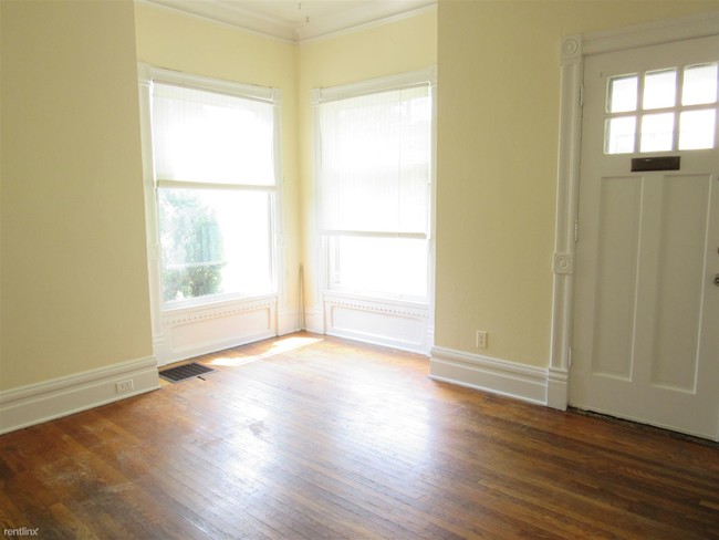 Foto del edificio - 1 br, 1 bath Apartment - 527 Lyon St NE