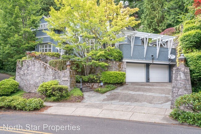 Foto del edificio - 3 br, 4 bath House - 2862 SW Fairview Blvd.