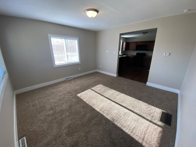 Building Photo - 4 Bedroom Home just 3 minutes from downtown!